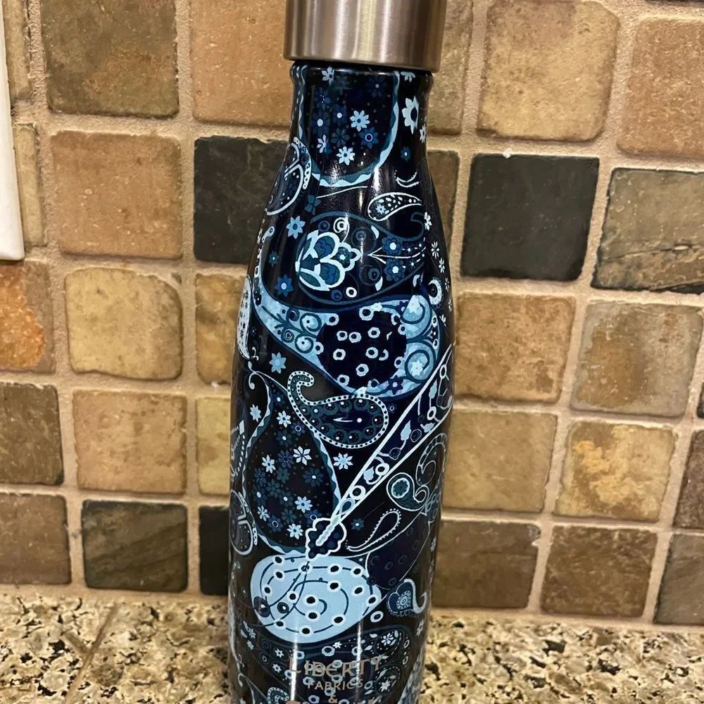 Swell Liberty Fabrics Blue 17 Ounce Metal Tumbler
